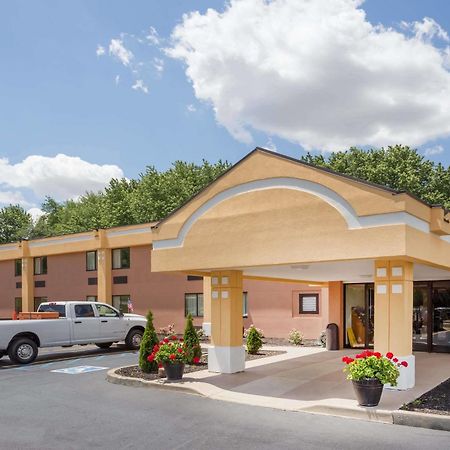 Super 8 By Wyndham Logansport Motel Екстериор снимка