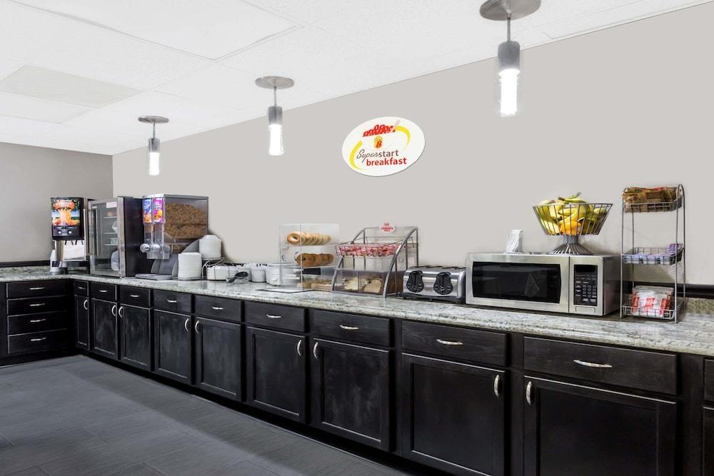 Super 8 By Wyndham Logansport Motel Екстериор снимка